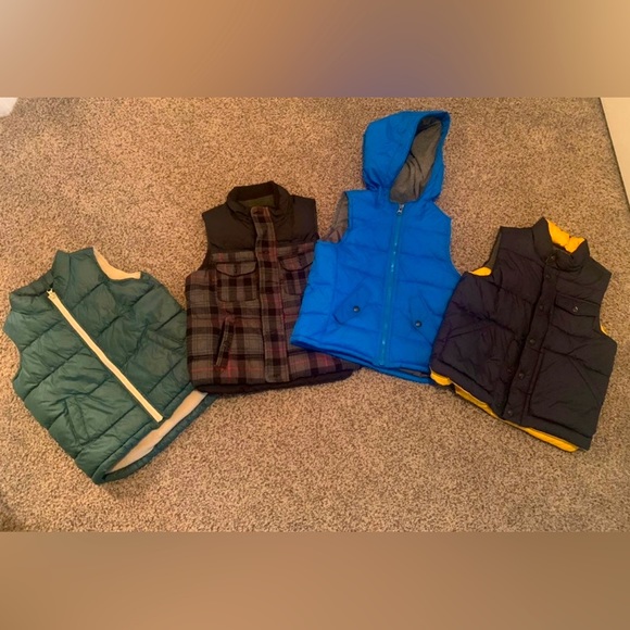 Kids Puffer Vest Lot size 5 [4 Vests] - Picture 1 of 5